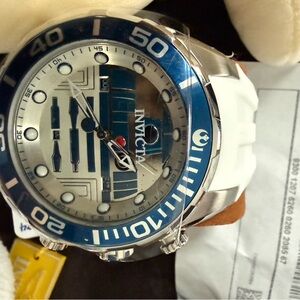 Invicta Black and Gold Watch black and C3P30